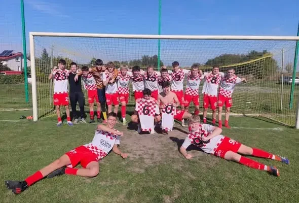 Juniorzy LKS Serokomla Janowiec rozgromili GTS Zawisza Garbów 6:0