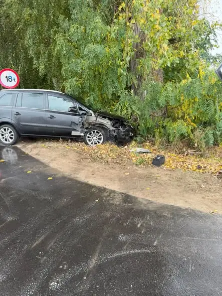 Wypadek w Ciechominie. Strażacy z OSP Wola Mysłowska i KSRG w akcji