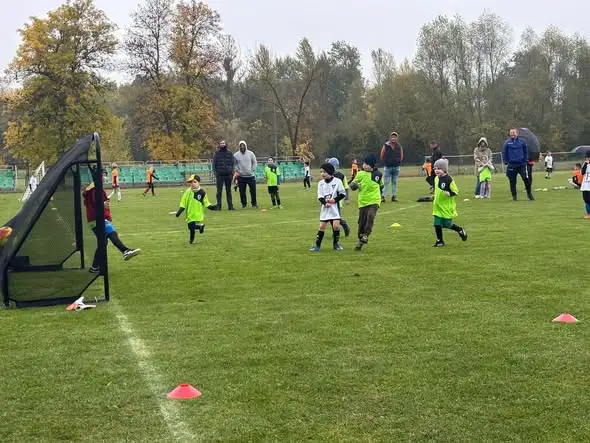 Młodzi piłkarze z Janowca rozegrali dwa turnieje w jeden dzień