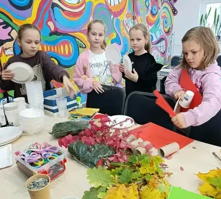 Jesienne inspiracje na zajęciach plastycznych w GOK Trzebieszów