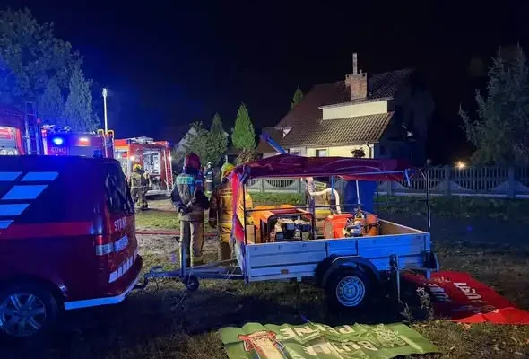 Pożar poddasza w Krzywdzie — akcja gaśnicza siedmiu zastępów