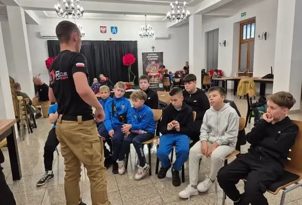 Młodzi z Akademii Unii Krzywda uczyli się pierwszej pomocy z OSP Krzywda