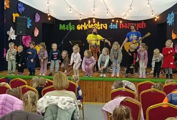 Mała Orkiestra Dni Naszych zagrała dla dzieci o przyjaźni i rodzinie