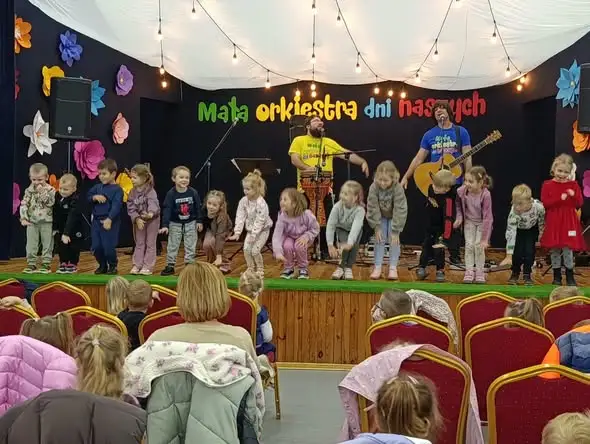 Mała Orkiestra Dni Naszych zagrała dla dzieci o przyjaźni i rodzinie
