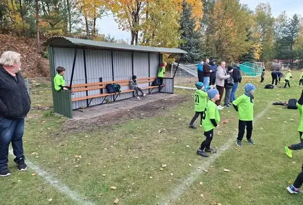 Sportowy weekend LKS Serokomla Janowiec: turniej żaka i porażka juniorów