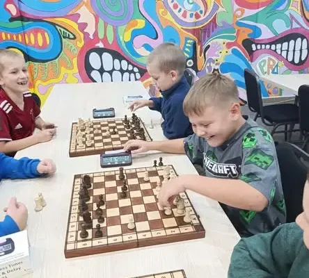 Szachowe rozgrywki w Gminnym Ośrodku Kultury w Trzebieszowie